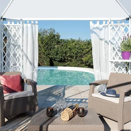 Noulia The Summer S Must