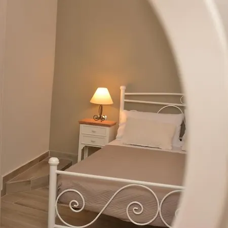 Moutros Cozy *