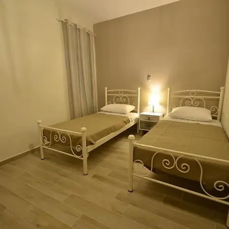 Moutros Cozy *