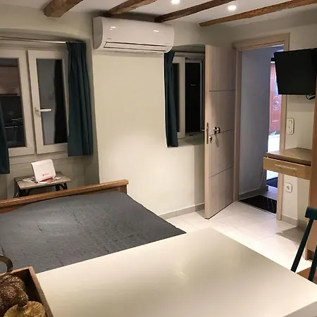 M&f 1 In Old Town Apartment