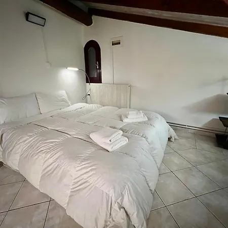 Apartment σοφιτα ξυλο μεταλο γυαλι *
