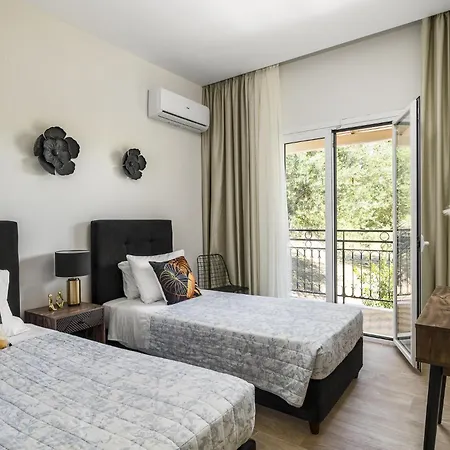 Pool Apartments, Elena & Maria By Konnect Apartment