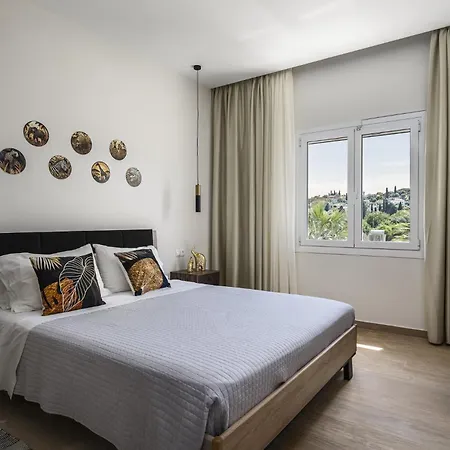 Pool Apartments, Elena & Maria By Konnect Apartment *