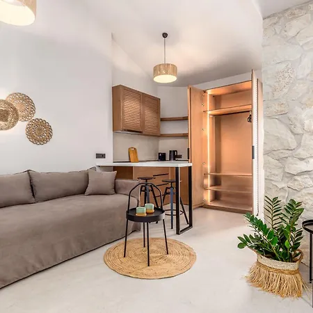 Almyra Luxury Apartment
