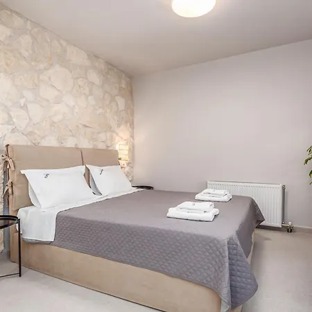 Almyra Luxury Apartment