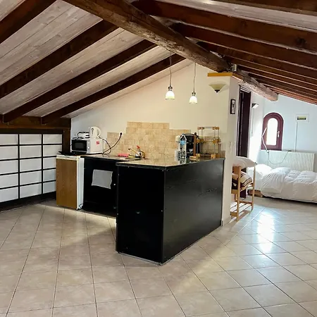 Apartment σοφιτα ξυλο μεταλο γυαλι *