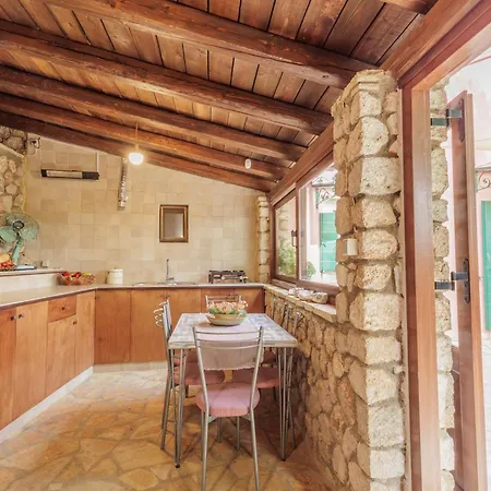 Oros Villa *