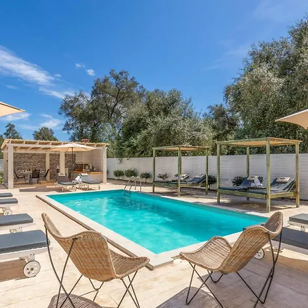 Elegio Villa *