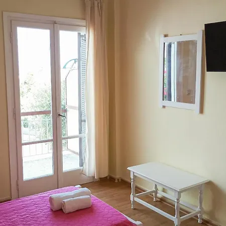 Nikolas Appartement Moraḯtika