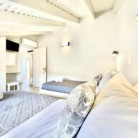 Trousas With Private Pool By Dadovillas Kassiopi