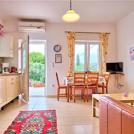 Ferienhaus Nora Mit Zwei Schoenen Doppelhaushaelften, 