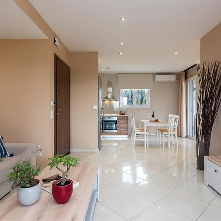 Lia's One Apartment