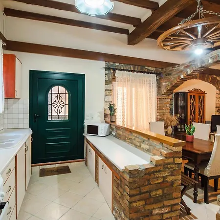 Casa Pierina - Traditional Vakantiehuis Lefkímmi