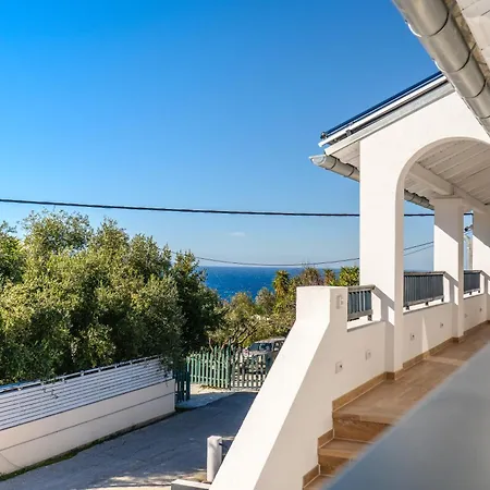 Apartment Ocean Breeze Ii