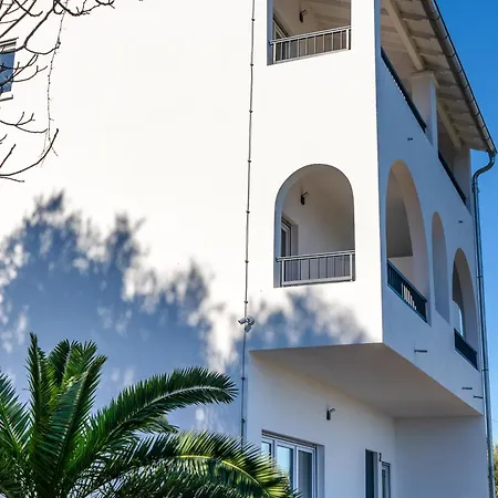 Apartment Ocean Breeze Ii *