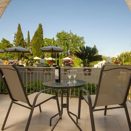The Flower Garden Aparthotel Ýpsos