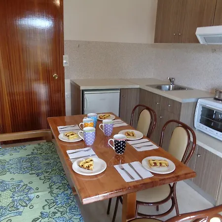 Skyline Apartment *