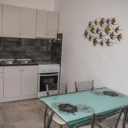 Apartment Mirsini *
