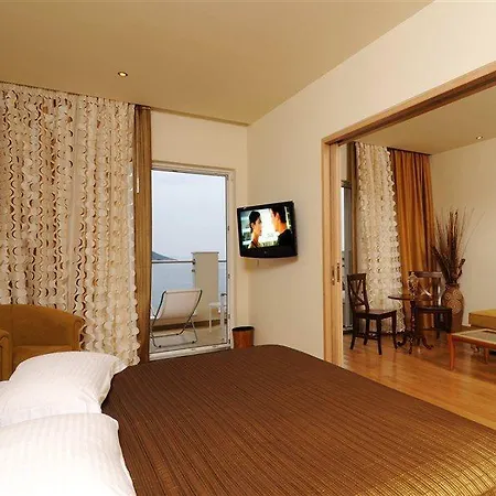 Akrotiri Beach - Adult Friendly Hotel 5*