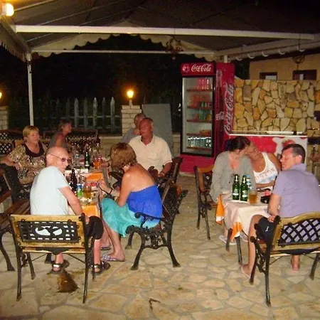 Hotel Charietta & 3*