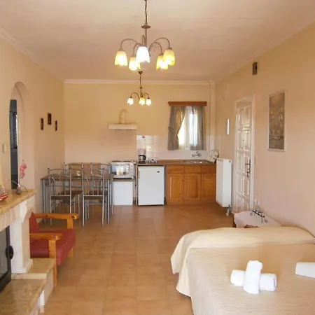 Athineos Apartment *