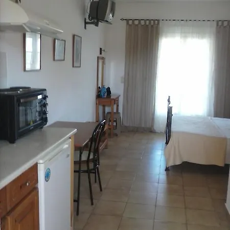 Athineos Apartment *