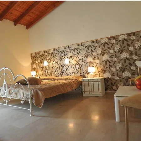 Charietta & Hotel 3*