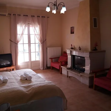 Athineos Apartment *