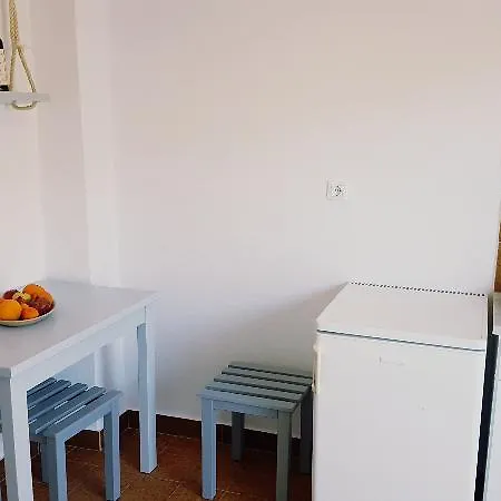 Apartment Three Seasons *