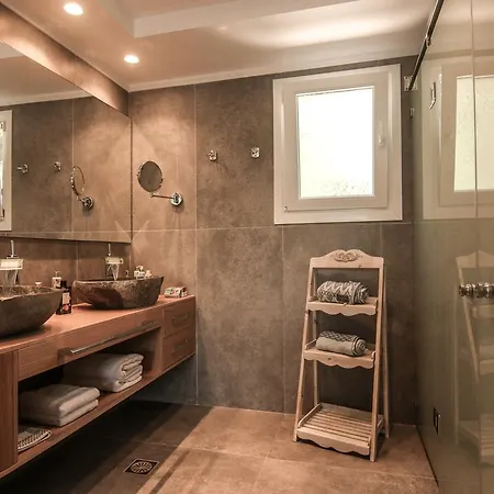 Paralia Luxury *