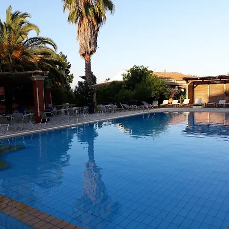 Pierhouse Yachting 3*