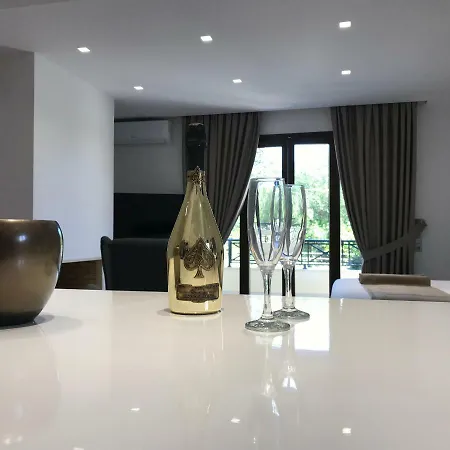 The Little Luxury Apartment Ipsos