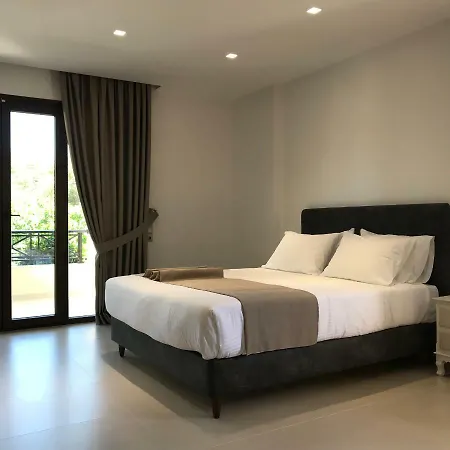 The Little Luxury Apartment Ipsos
