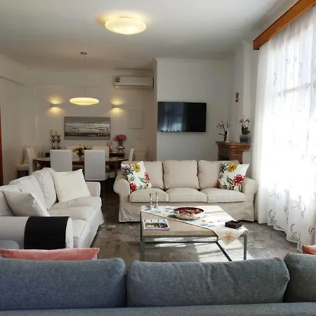 Kontis Apts Pelekas