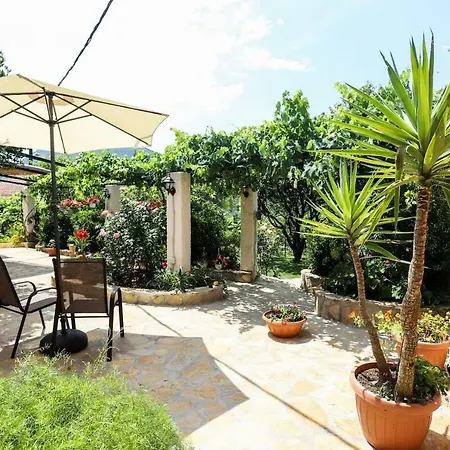 Garden House Kastellani Country house *