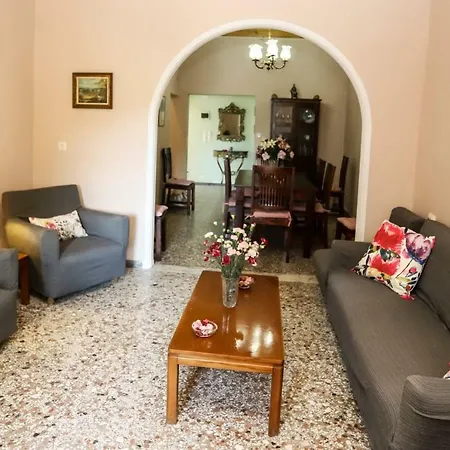 Country house Garden House Kastellani