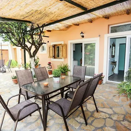Garden House Kastellani Country house *