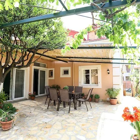 Garden House Kastellani Country house *