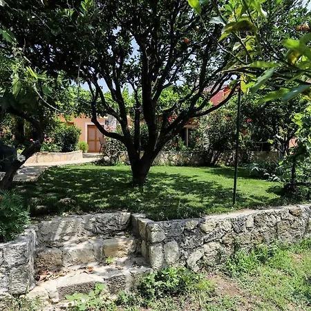 Garden House Kastellani Country house *