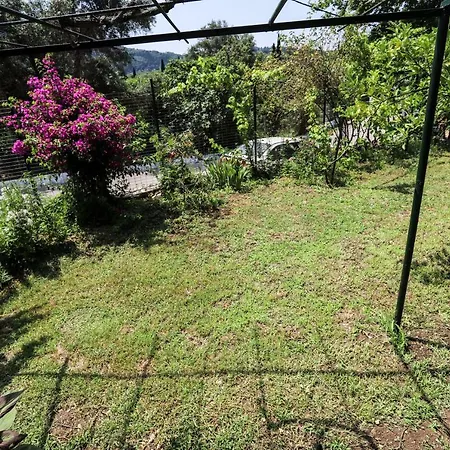 Country house Garden House Kastellani *
