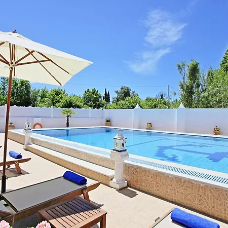 Villa Paradiso: Near Beach, Superb Pool And Garden *