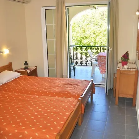 Yannis - On Agios Gordios In Corfu Apartment *