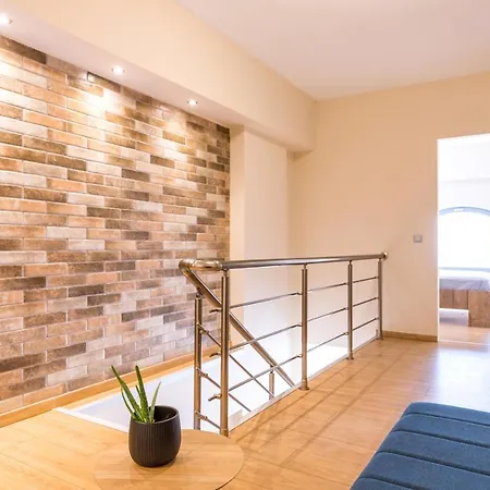 Urban Lofts Apartment *