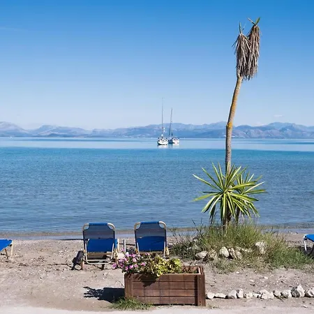 Christina Beachfront By Hotelius 2* Petrití