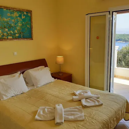 Iliana Villa *