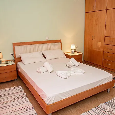 Holiday home Mediterre Garden House Perivolion