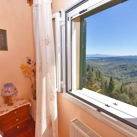Traditional House With Amazing View Apartment Chlomos