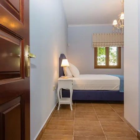 Kompitsi Villa *