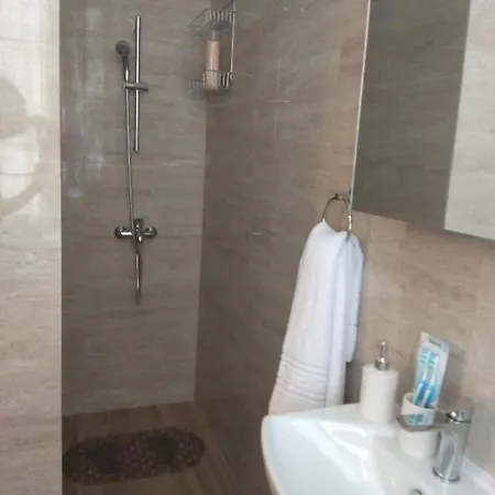 Dora's 1 Apartment