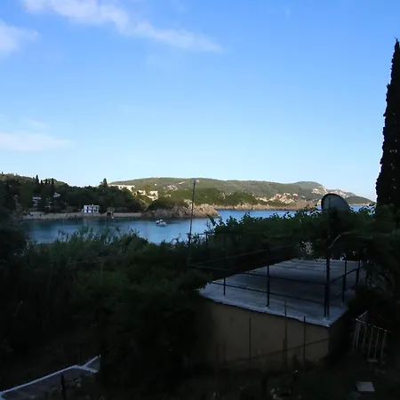 Sea Breeze Apartment *